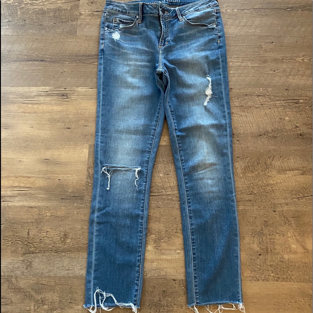 Distressed skinny crop jeans